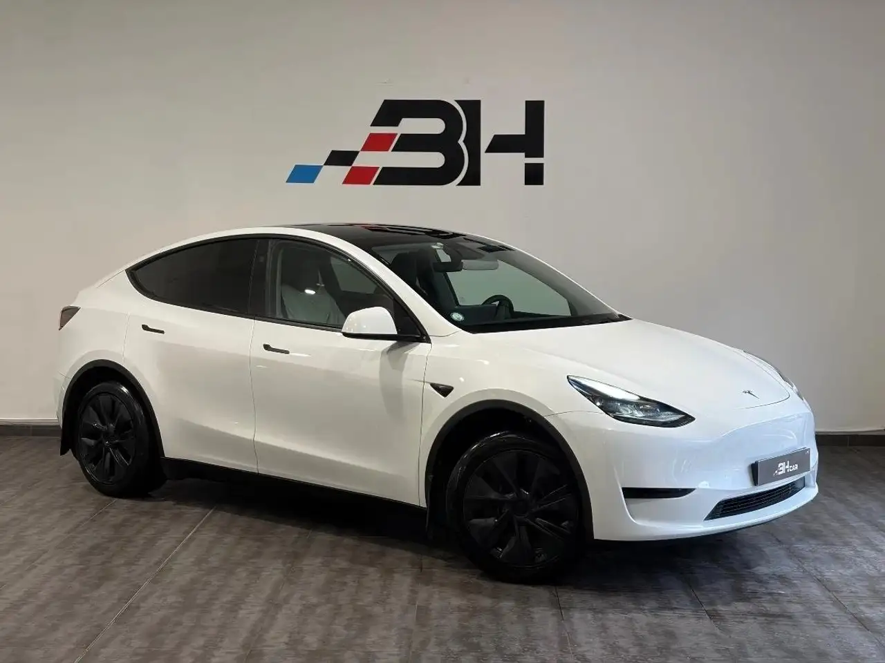 Tesla Model Y Model-y STANDARD 255CV 60KWH BVA/ 1ERE MAIN/AUTOPILOT/CAMERA/TOIT PANORMAIQUE/GARANTIE — photo 1 of 29
