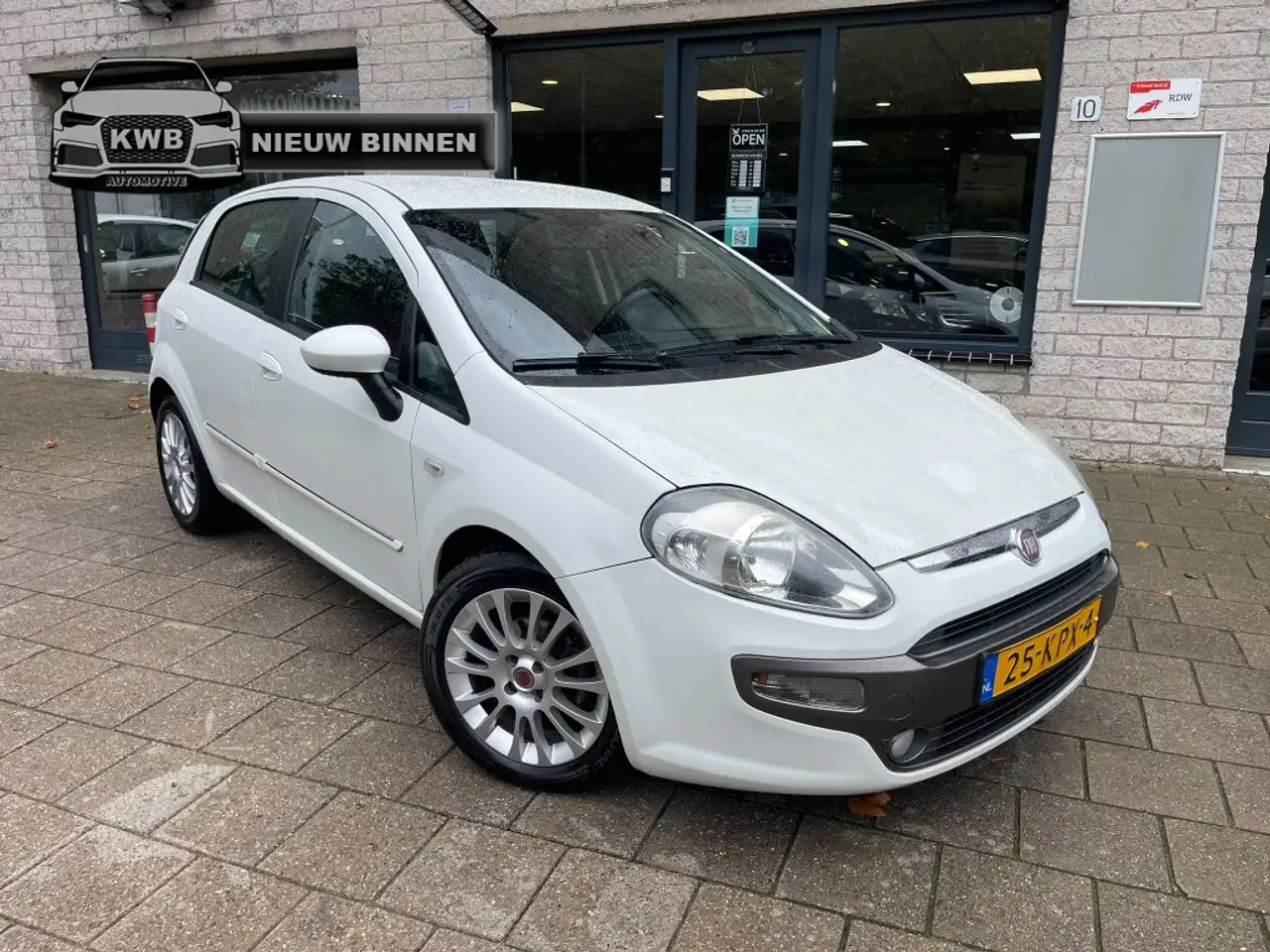 Fiat Punto Evo 1.4-16V m-air 5Drs Airco 105PK Nw Distributie — photo 1 of 31