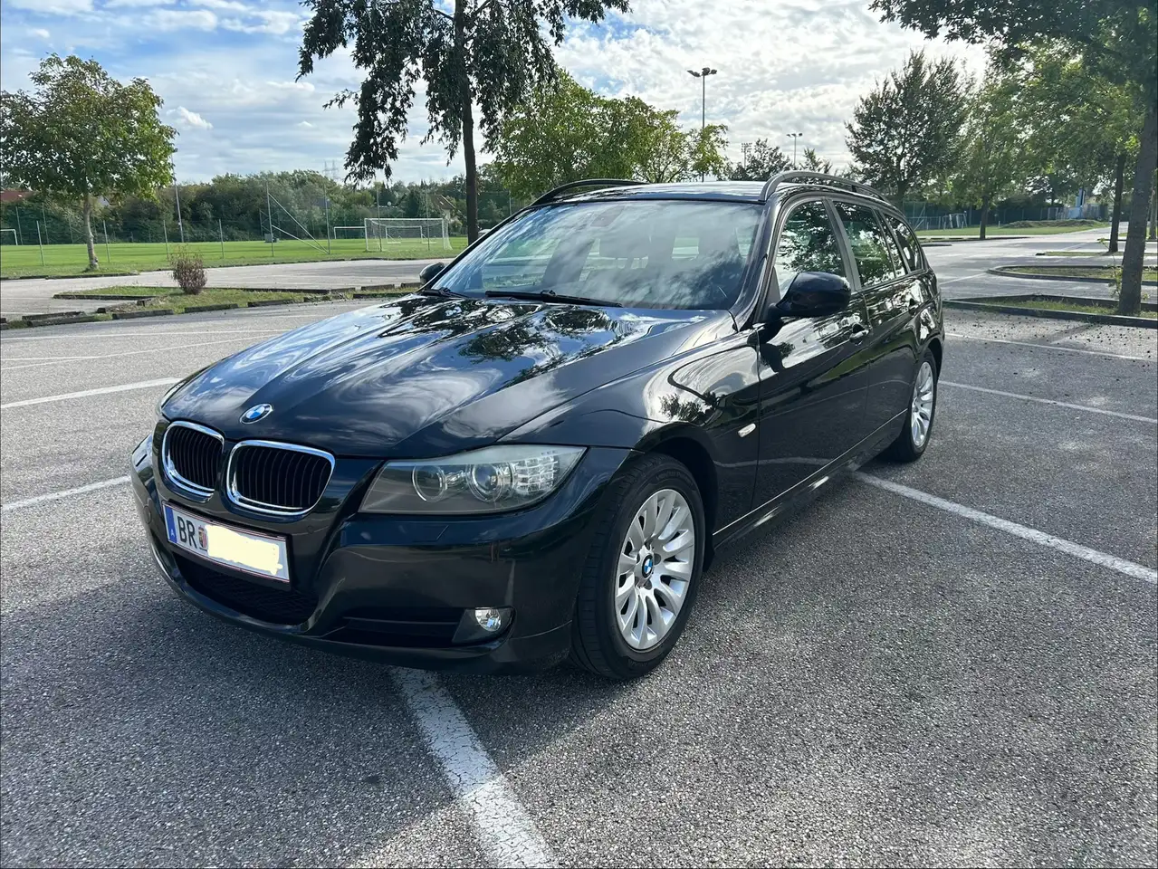 BMW 320 Diesel Touring — photo 1 of 10