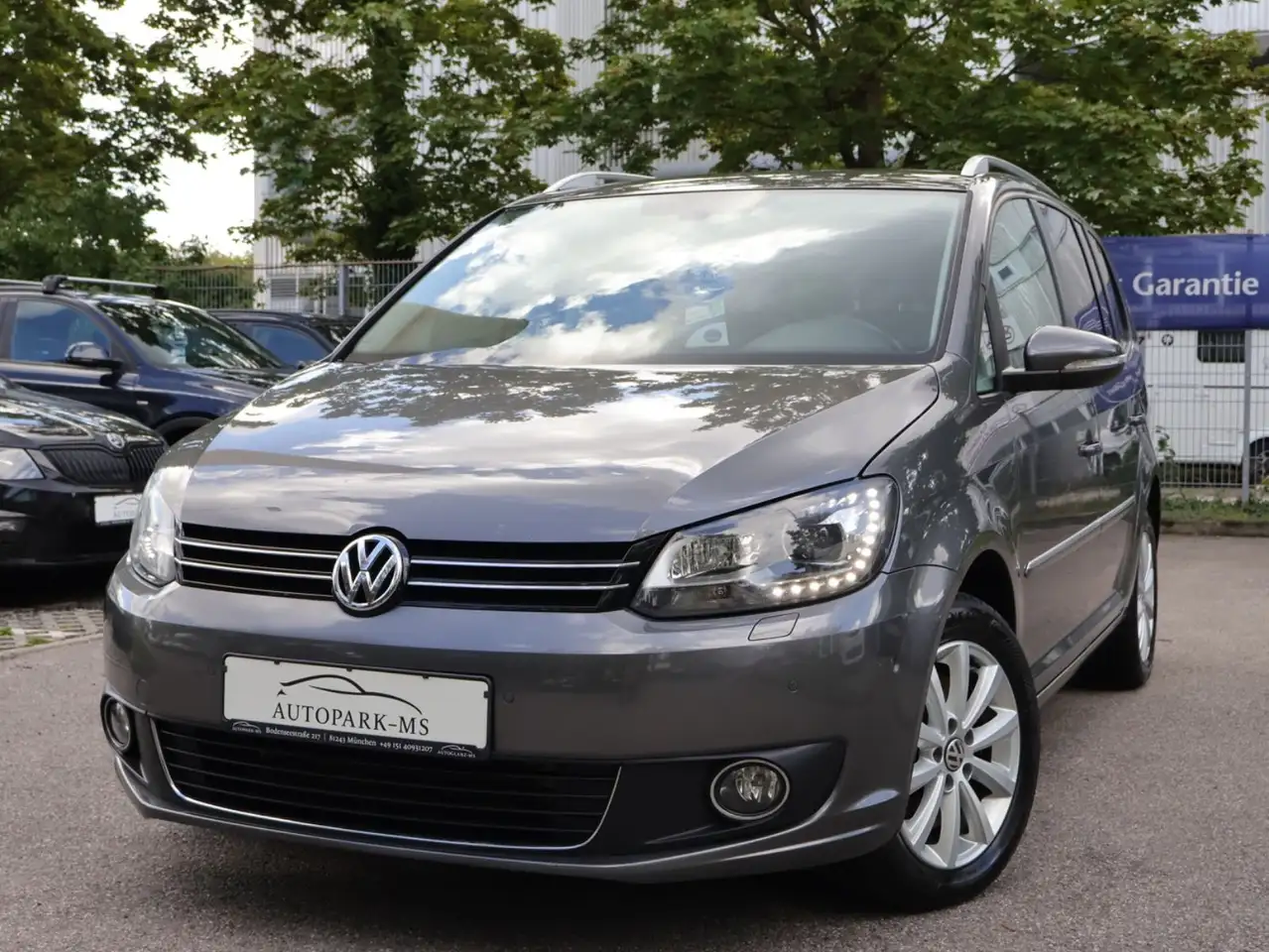 Volkswagen Touran Highline 2.0 TDI 7-Sitze Xenon-Navi-PDC — photo 1 of 40