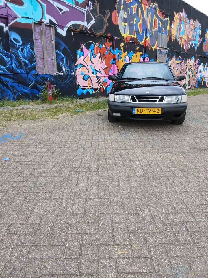 Saab 900 900 2.0 — photo 1 of 7