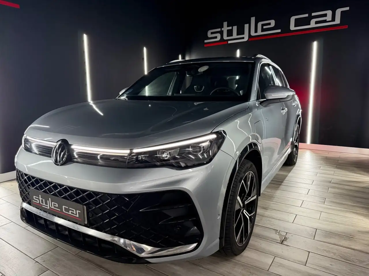 Volkswagen Tiguan 1.5 TSI eHybrid R-Line DSG 150kW — photo 1 of 23