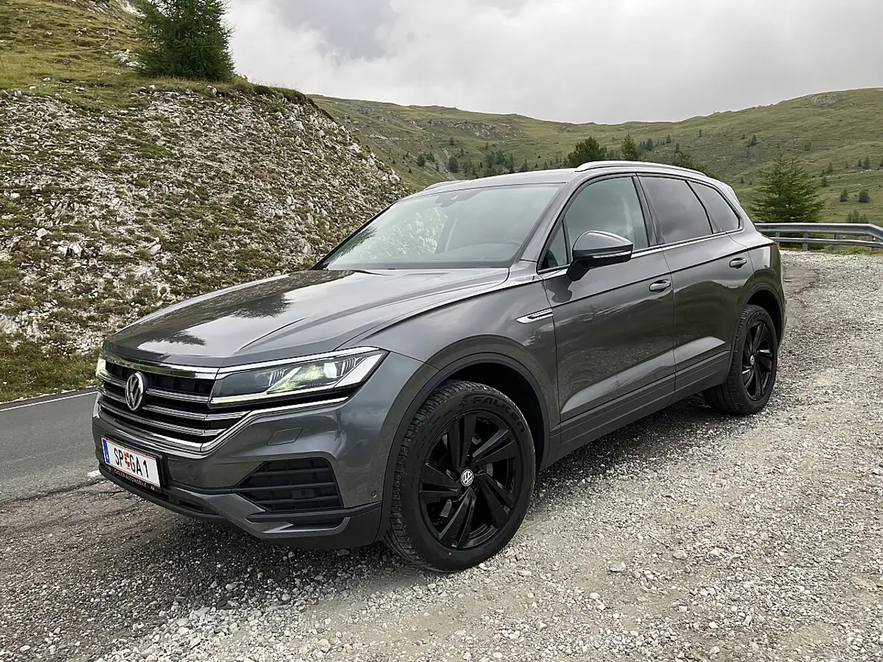 Volkswagen Touareg 3.0 V6 TDI 4Motion — photo 1 of 9