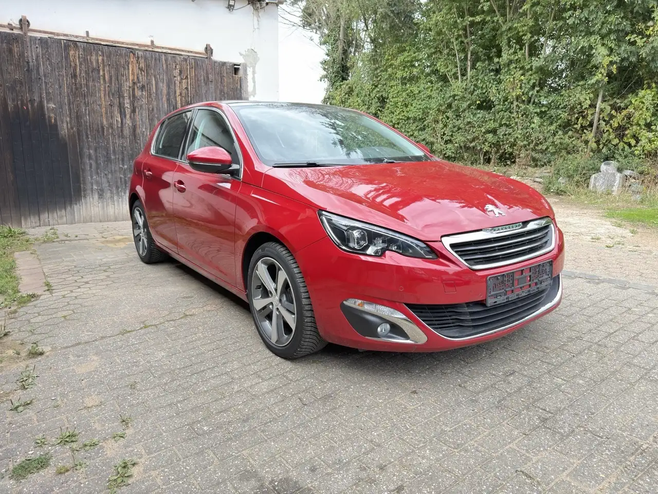 Peugeot 308 125 THP Allure — photo 1 of 8