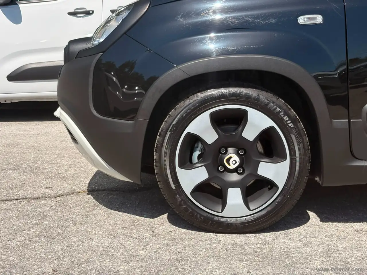 2025 Fiat Panda 1.0 FireFly S&S Hybrid Pandina, photograph 9