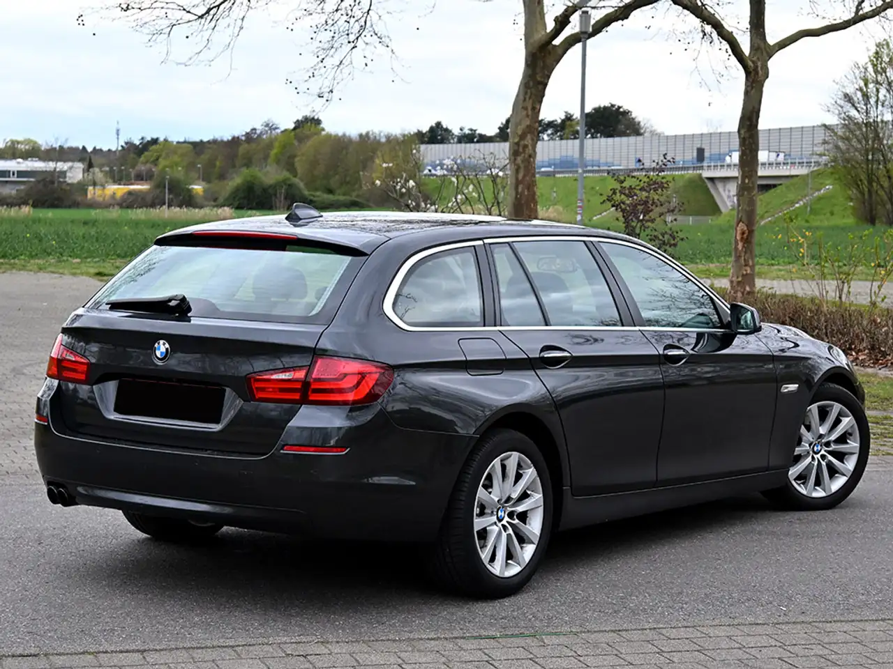 BMW 520 520i Touring Automatik — photo 1 of 16