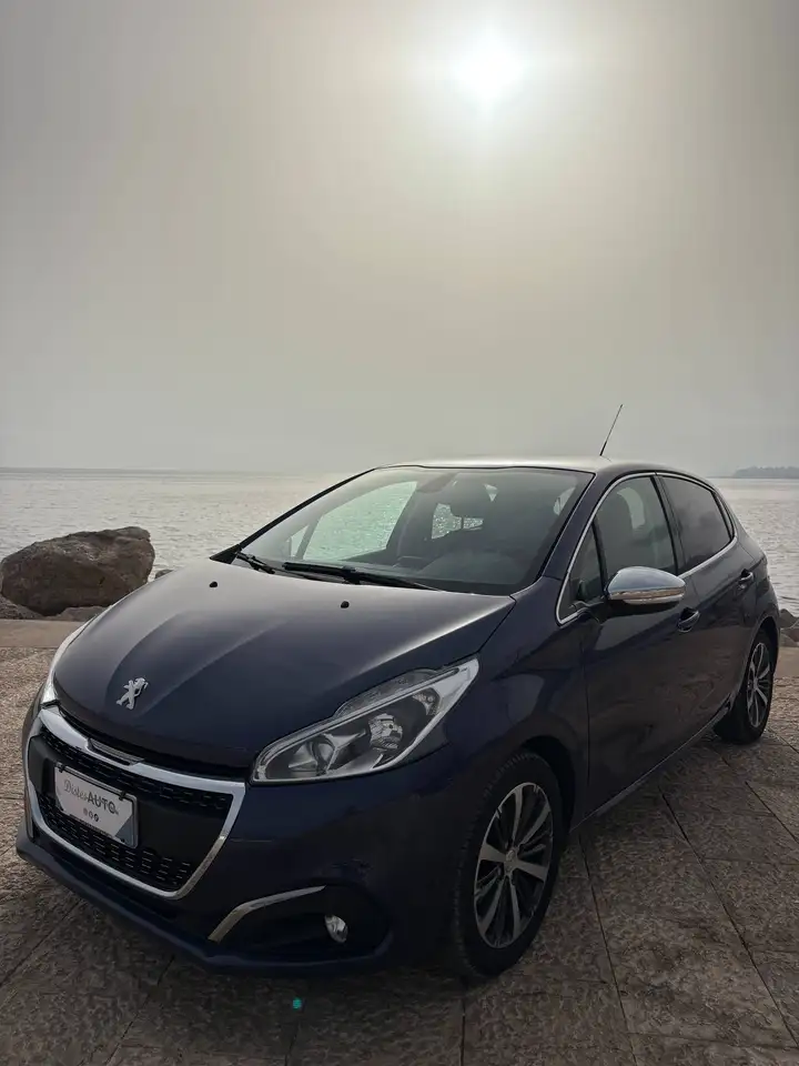 Peugeot 208 208 2016 5p 1.2 Allure — photo 1 of 15