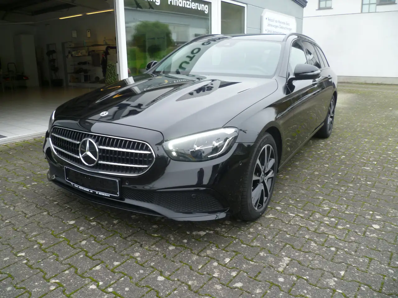 Mercedes-Benz E 220 E 220 d 4Matic AvantgardeMBUXHigh-End-Paket Nightp — photo 1 of 21