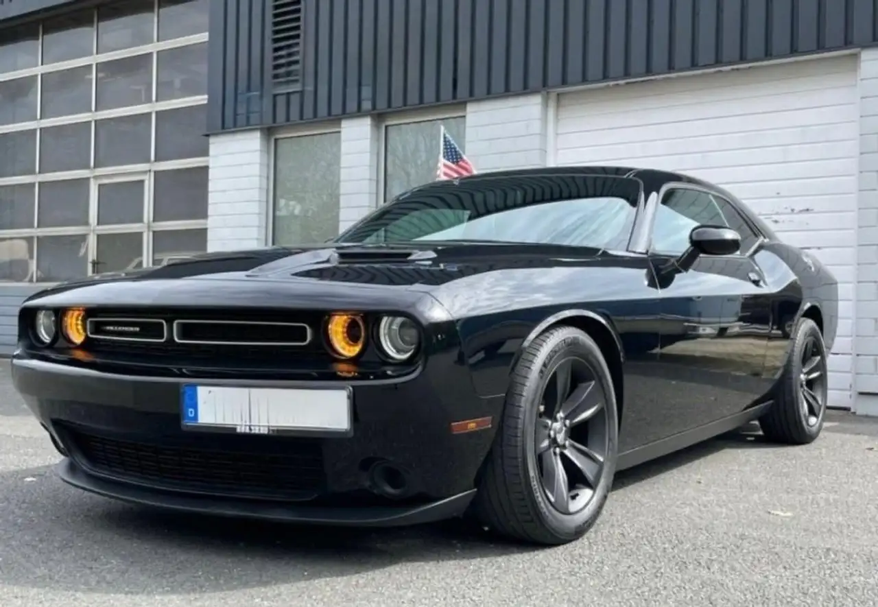 Dodge Challenger 3.6 V6 SXT, jantes 17 pouces, importée directement des États-Unis — photo 1 of 10