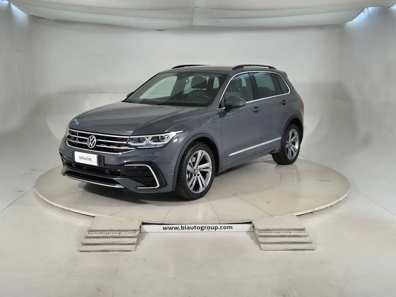 Volkswagen Tiguan 1.4 tsi eh R-Line dsg — photo 1 of 15