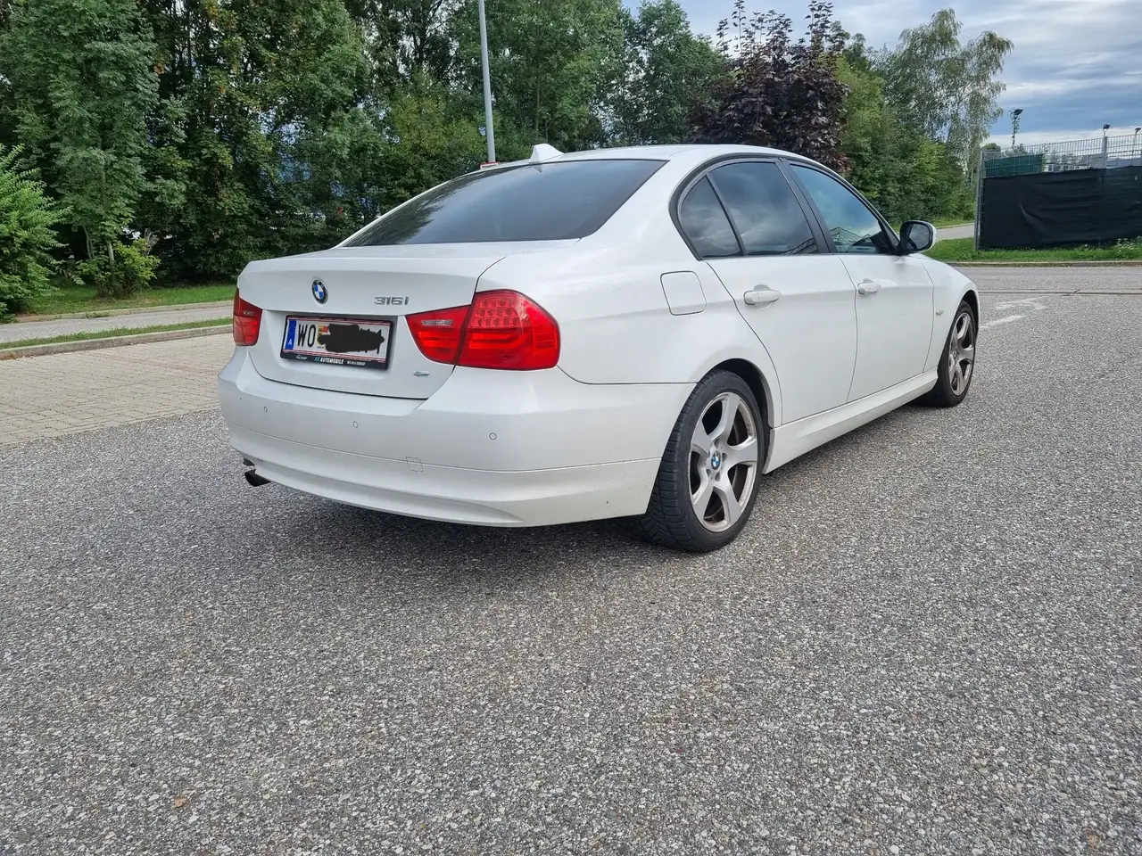 BMW 316 — photo 1 of 10