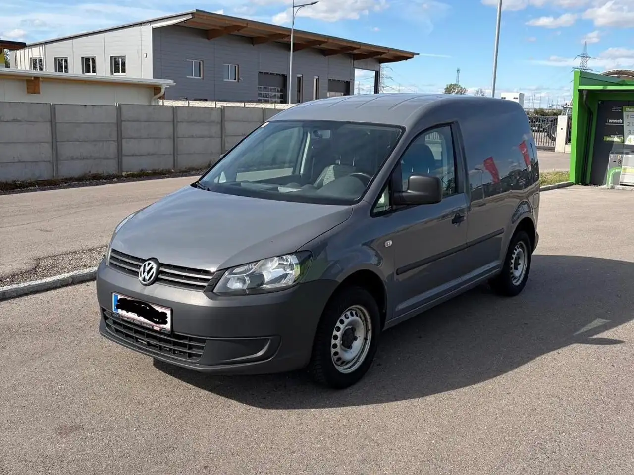 Volkswagen Caddy 1.6 TDI — photo 1 of 13