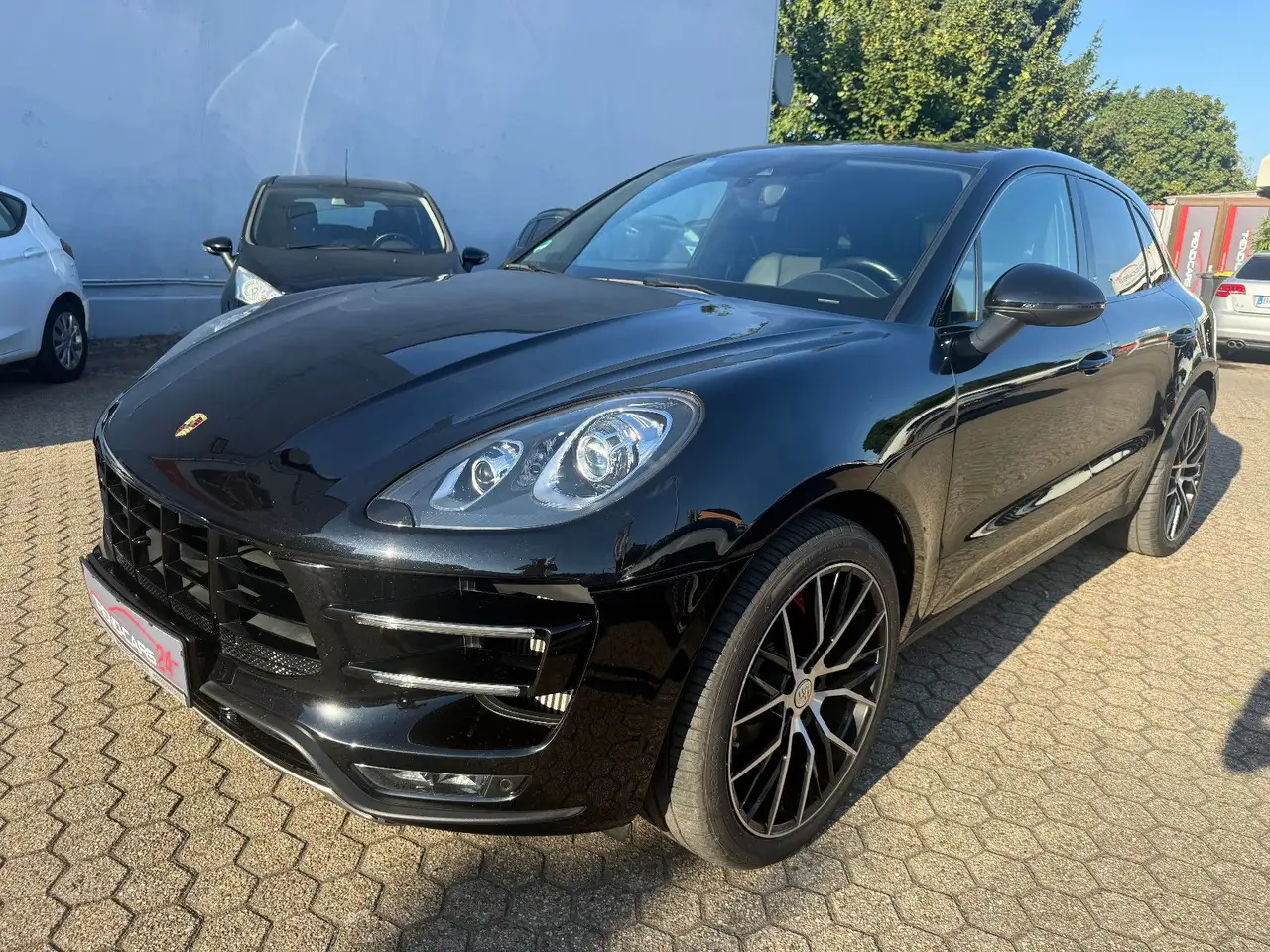 Porsche Macan Turbo*ACC*CAM*AHK*PANO — photo 1 of 25