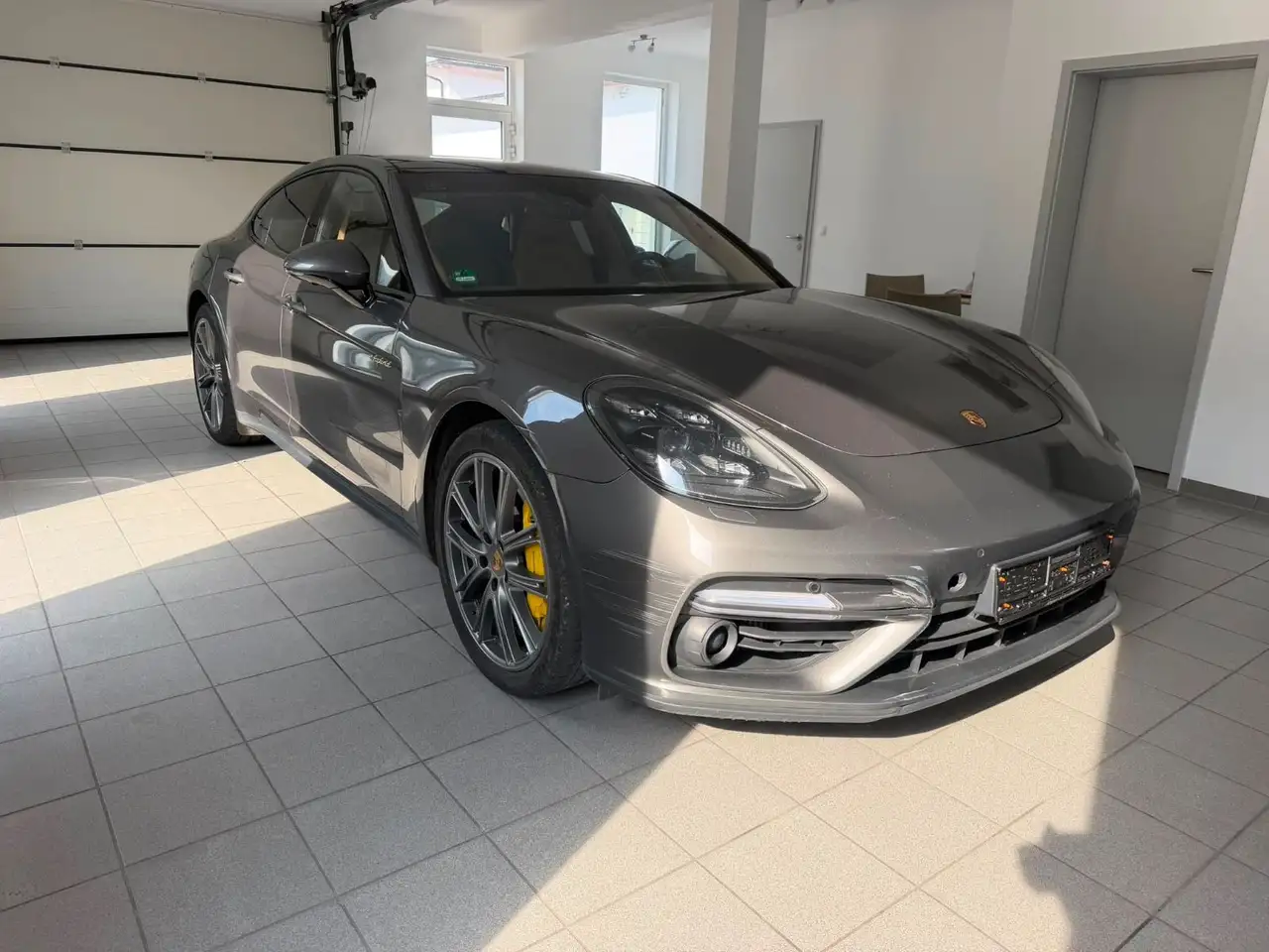 Porsche Panamera Turbo S E-Hybrid — photo 1 of 15