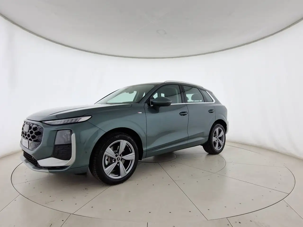 Audi Q3 2.0 tdi s line edition 150cv s-tronic — photo 1 of 15
