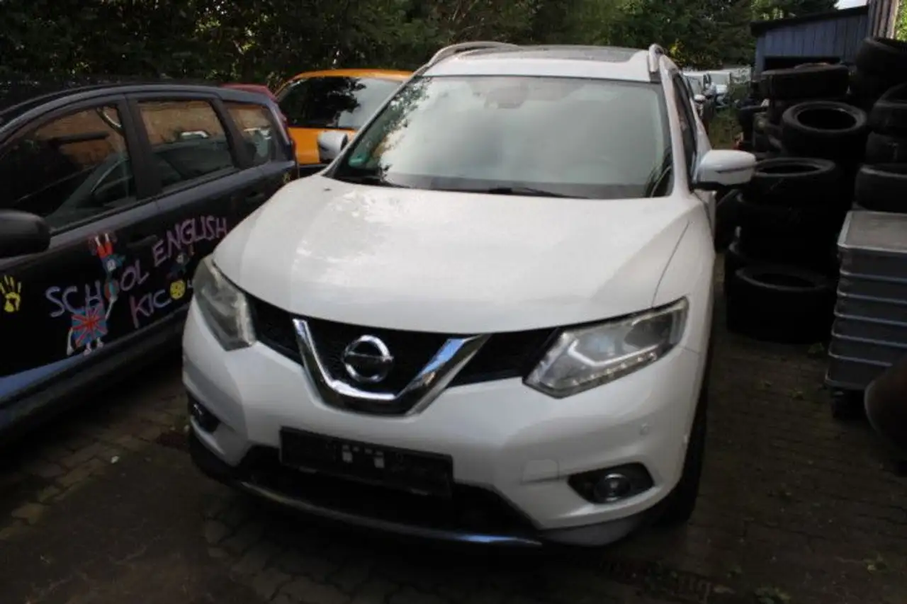 Nissan X-Trail Tekna — photo 1 of 10