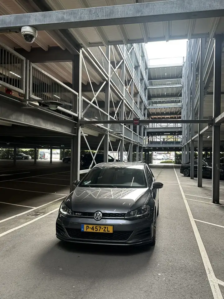 Volkswagen Golf 2.0 TDI GTD — photo 1 of 18