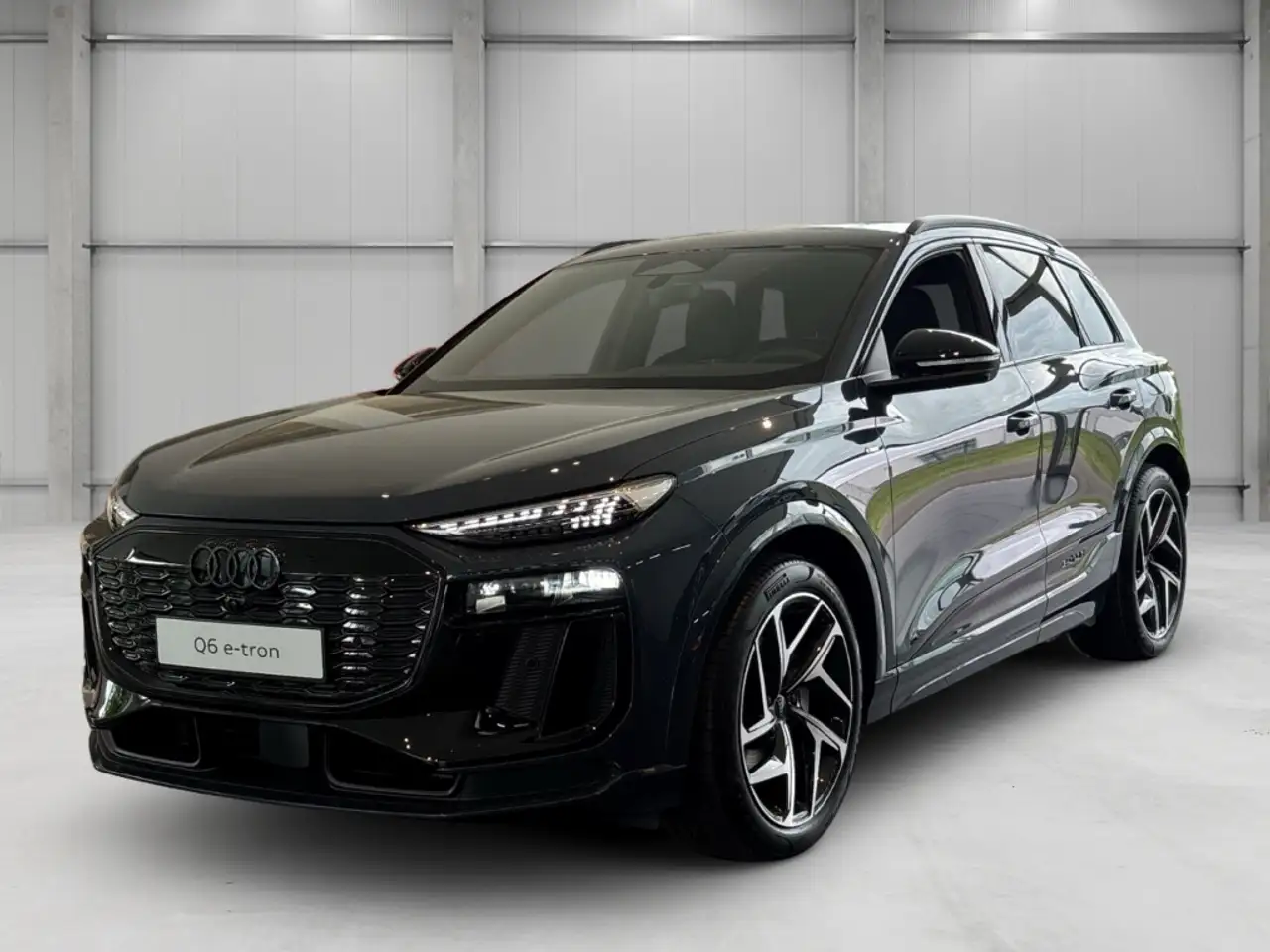 Audi Q6 e-tron Sportpaket+Luftfederung+AHK-Panodach+TechPro+B&O — photo 1 of 29