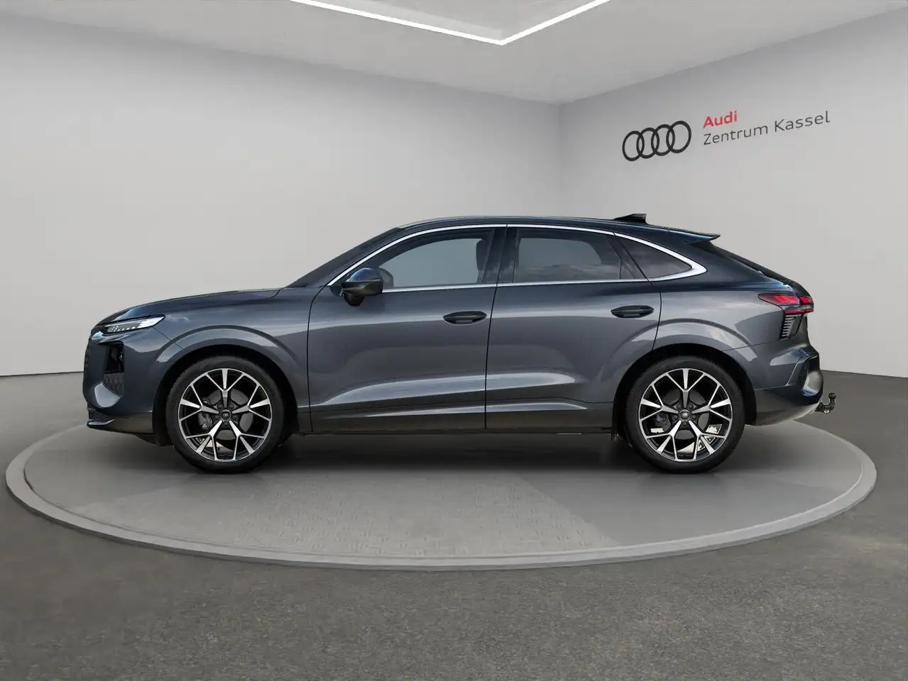 2026 Audi Q3 SB TFSI S line LED AHK Tech+ 360° Sportsitzen, photograph 3