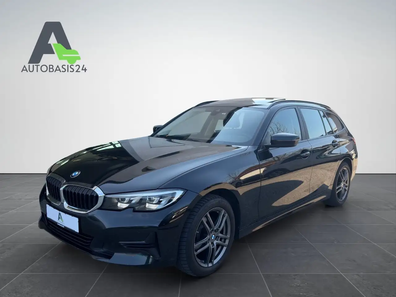 BMW 320 d Touring Advantage *Pano*dig.Cockpit*Apple* — photo 1 of 20