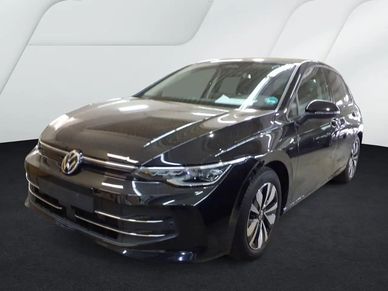 Volkswagen Golf VIII Lim. GOAL 1.5 eTSI DSG - SHZ Matrix-LED Navi — photo 1 of 4