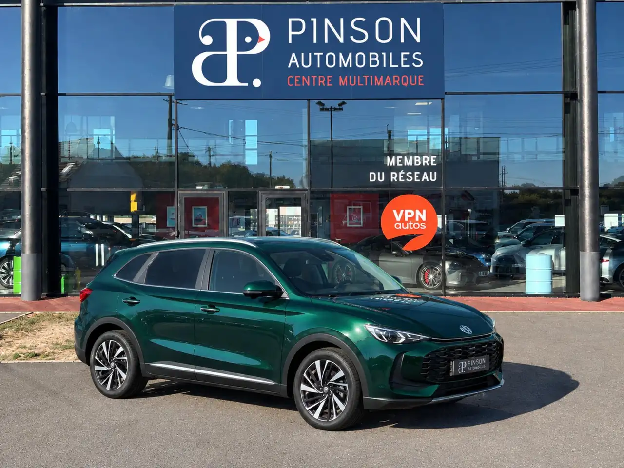 MG ZS 1.5 Hybrid+ - 197 II Luxury + Toit Panoramique Ouvrant — photo 1 of 15