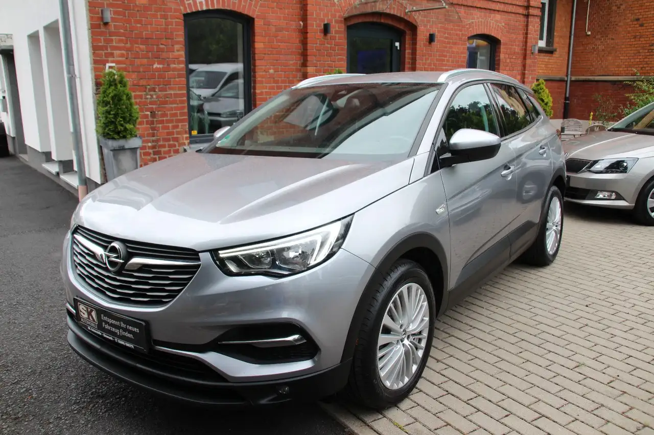Opel Grandland X — photo 1 of 16