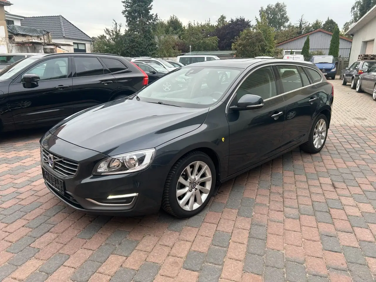 Volvo V60 D4 Kombi Summum NAVI, Leder, Shz — photo 1 of 15
