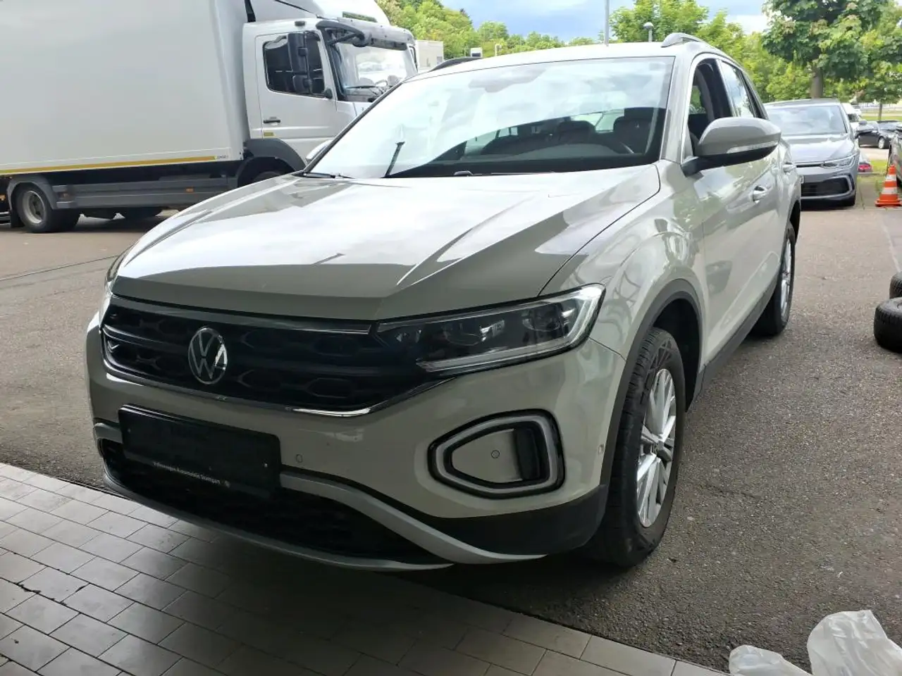 Volkswagen T-Roc Life 2.0 TDI DSG -PDC IQ.Drive LED Plus CarPlay ZV — photo 1 of 4