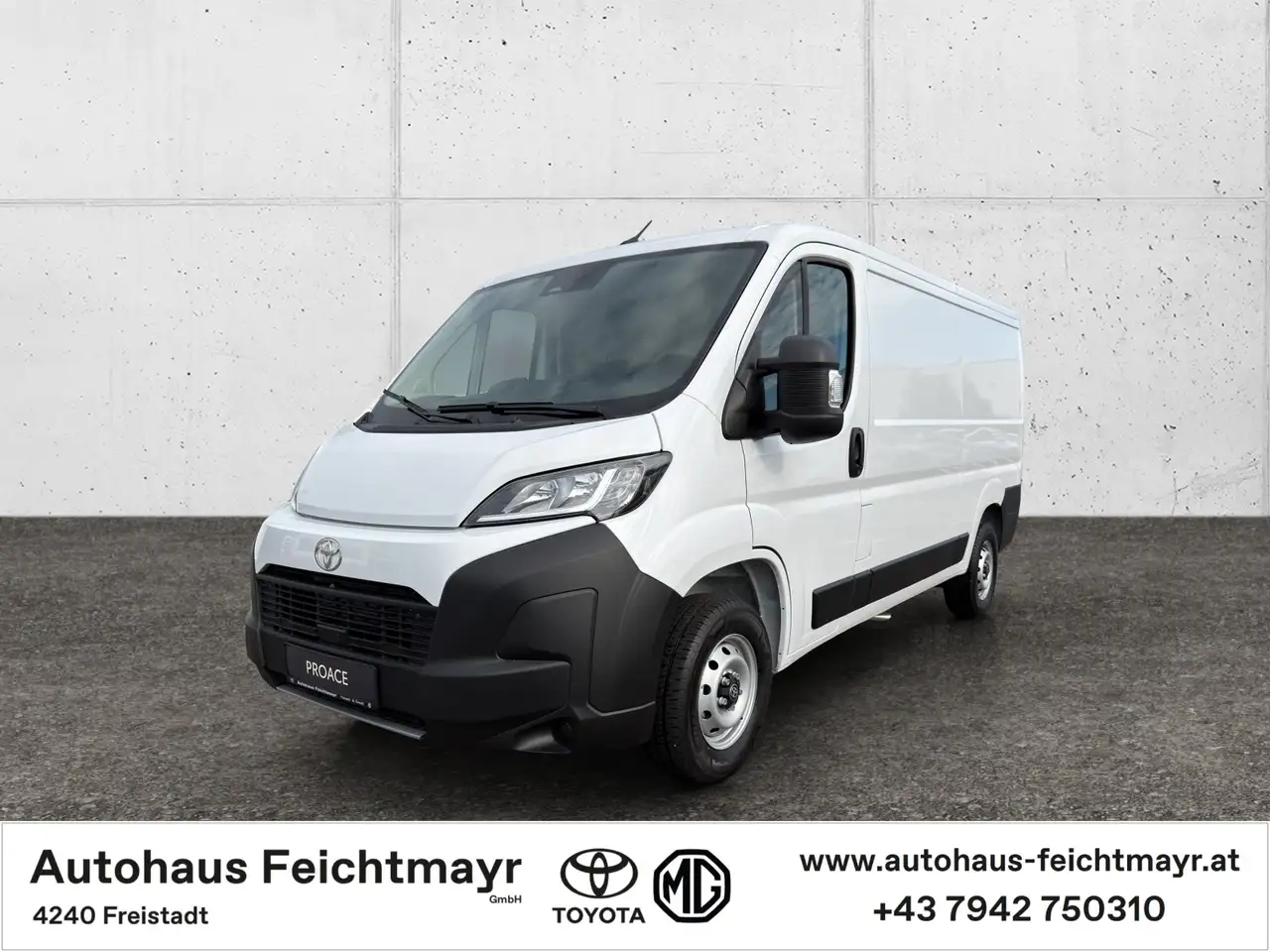 Toyota Proace Max Work L2 H1 2,2 D-4D 6-Gang 4t. — photo 1 of 11