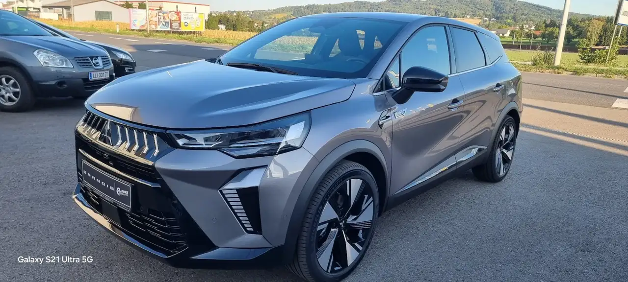 Mitsubishi Grandis 1,8 HEV Intense — photo 1 of 19