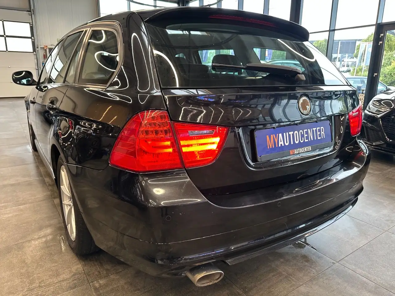 2011 BMW 320 *SERVICENEU*TEMPO*NAVI*KLIMAAUTO*AHK*, photograph 5