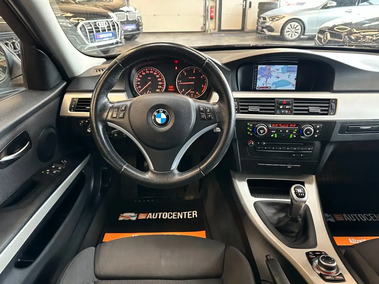 2011 BMW 320 *SERVICENEU*TEMPO*NAVI*KLIMAAUTO*AHK*, photograph 8
