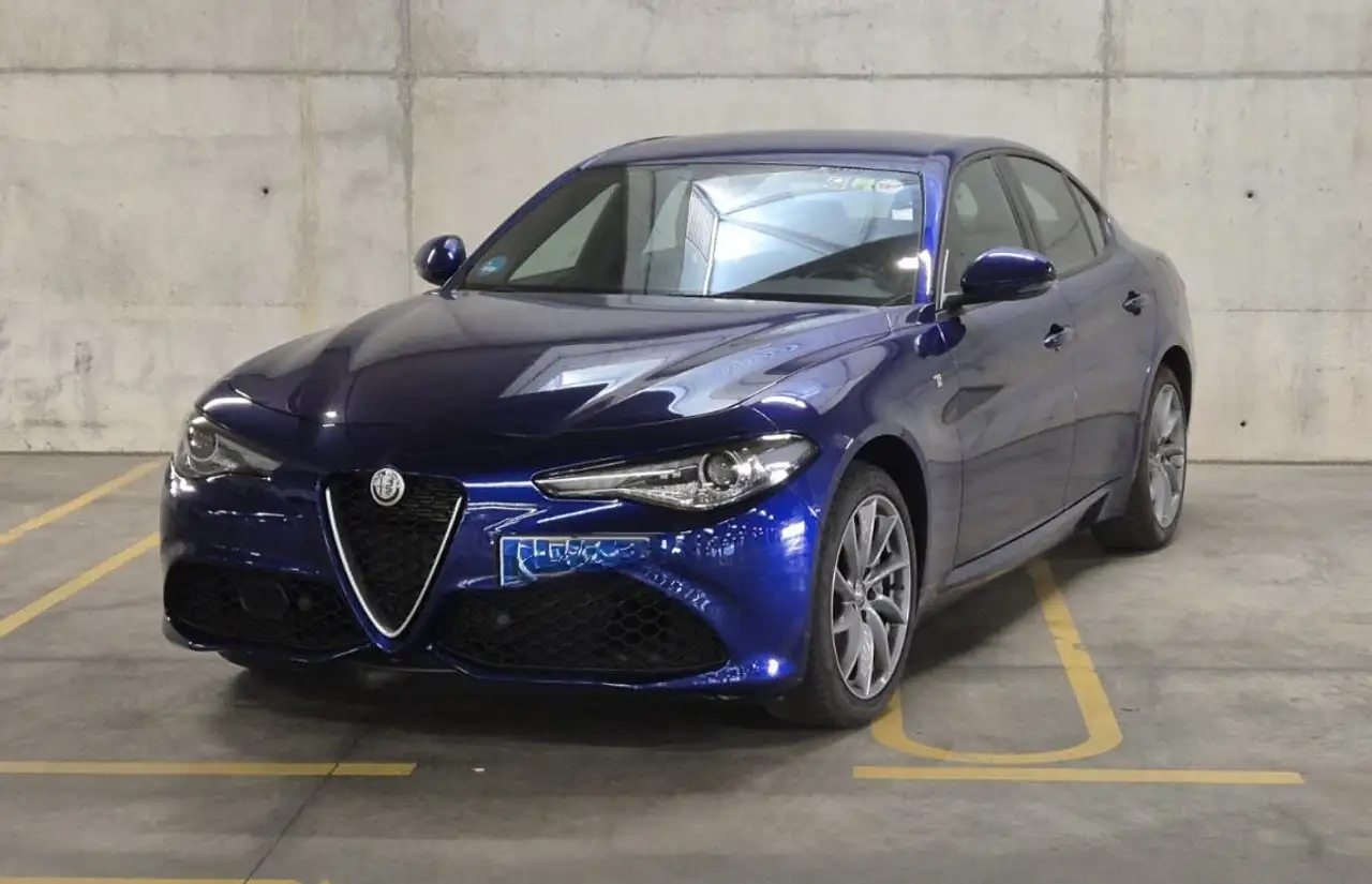 Alfa Romeo Giulia 2.0 Ti Q4 Aut. 280 — photo 1 of 17