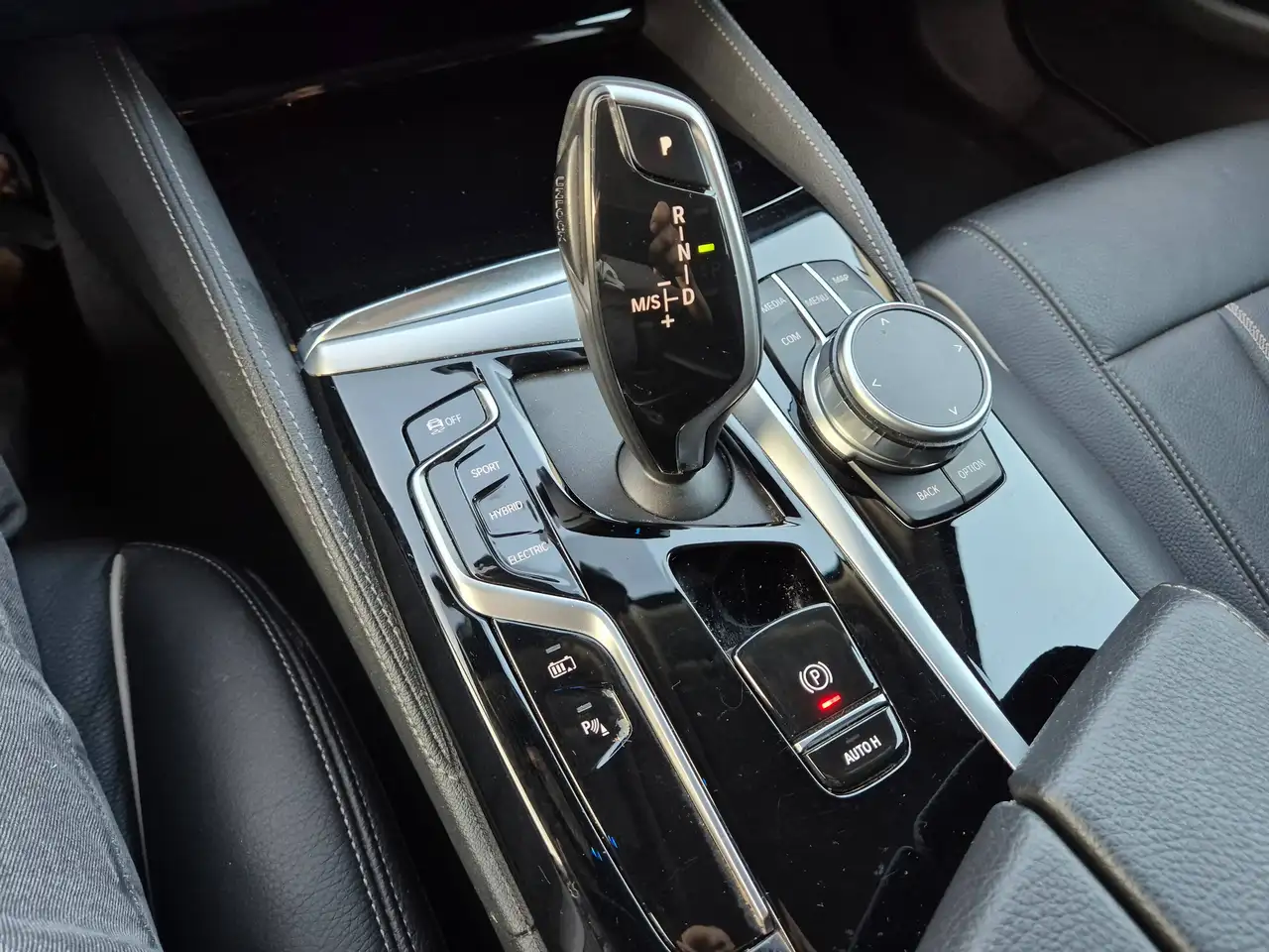 2022 BMW 520 eA Touring / LUXURY LINE / PHEV HYBRID / 2022 !, photograph 12