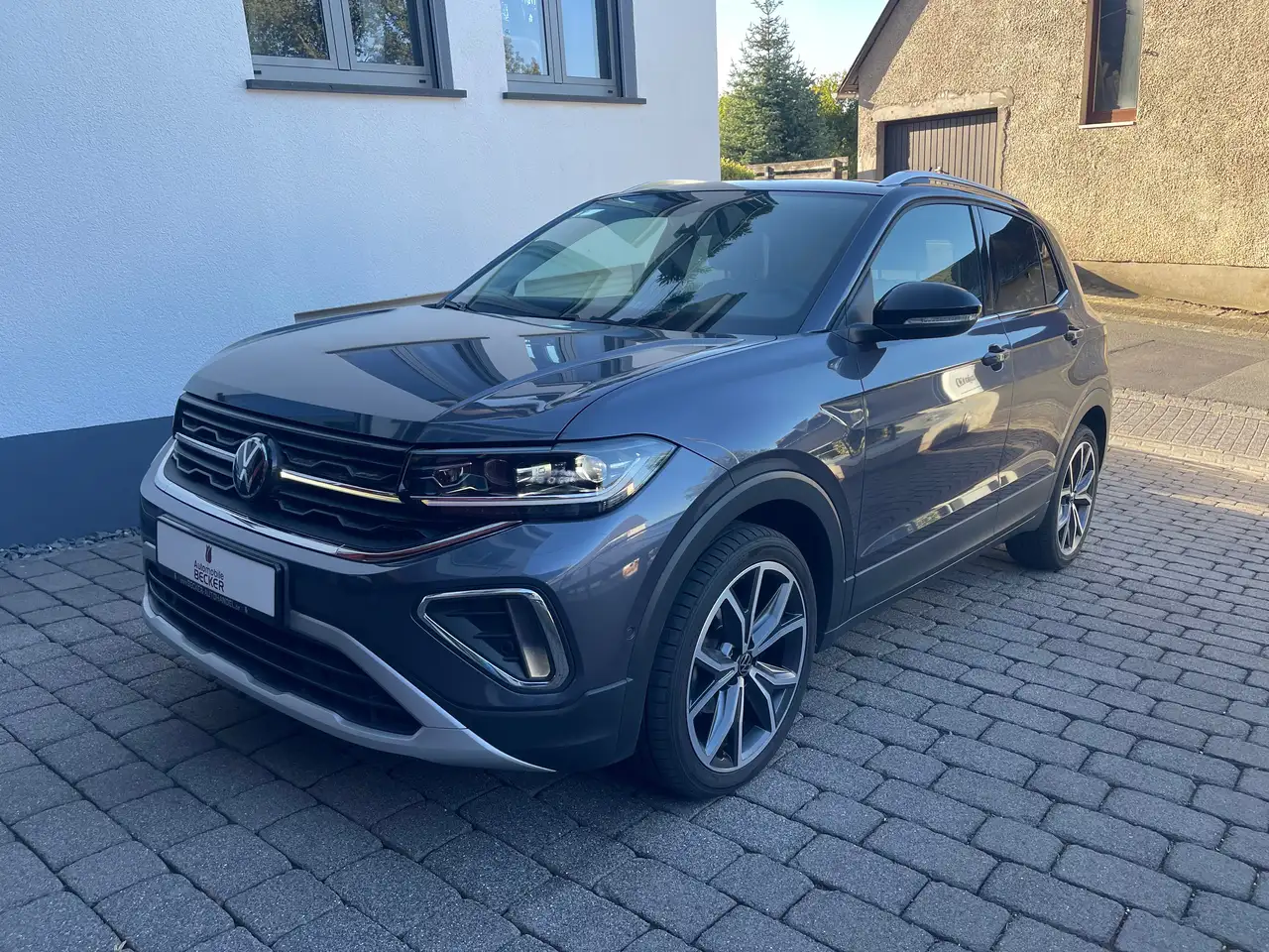Volkswagen T-Cross 1.0 TSI 85 kW Style ACC/LED/KAMERA/NAVI/KEYLESS/APPLE/8-FACH.. — photo 1 of 32