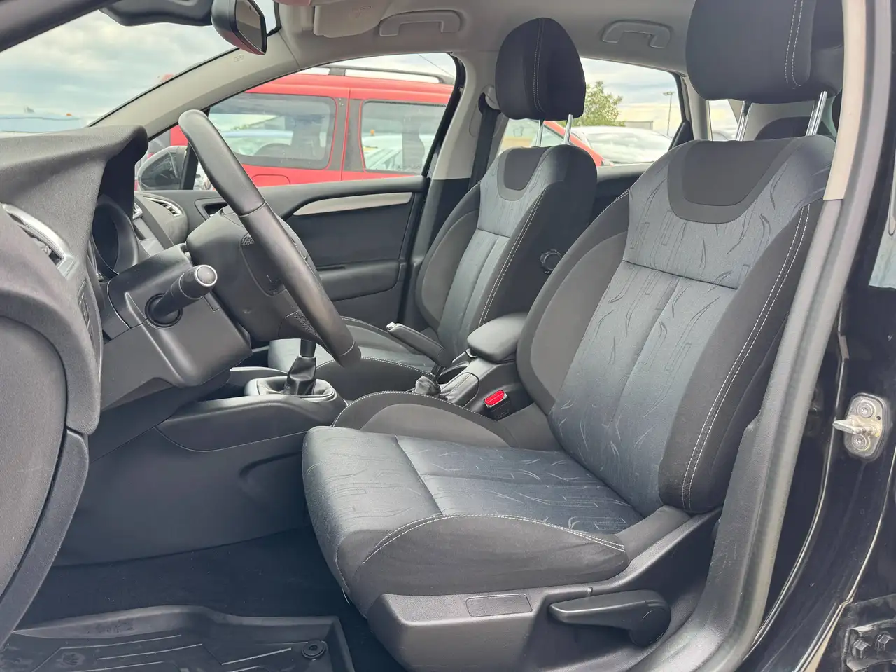 2012 Citroen C4 Tendance, photograph 12