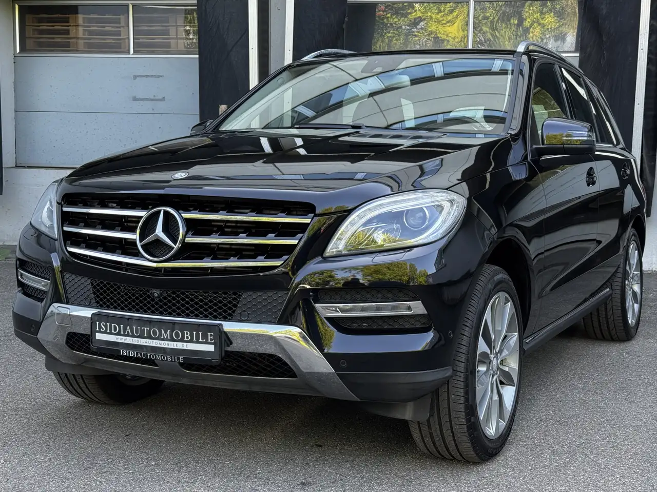 Mercedes-Benz ML 350 CDI BlueTec 4M Xenon Airmatic AHK 360° — photo 1 of 35