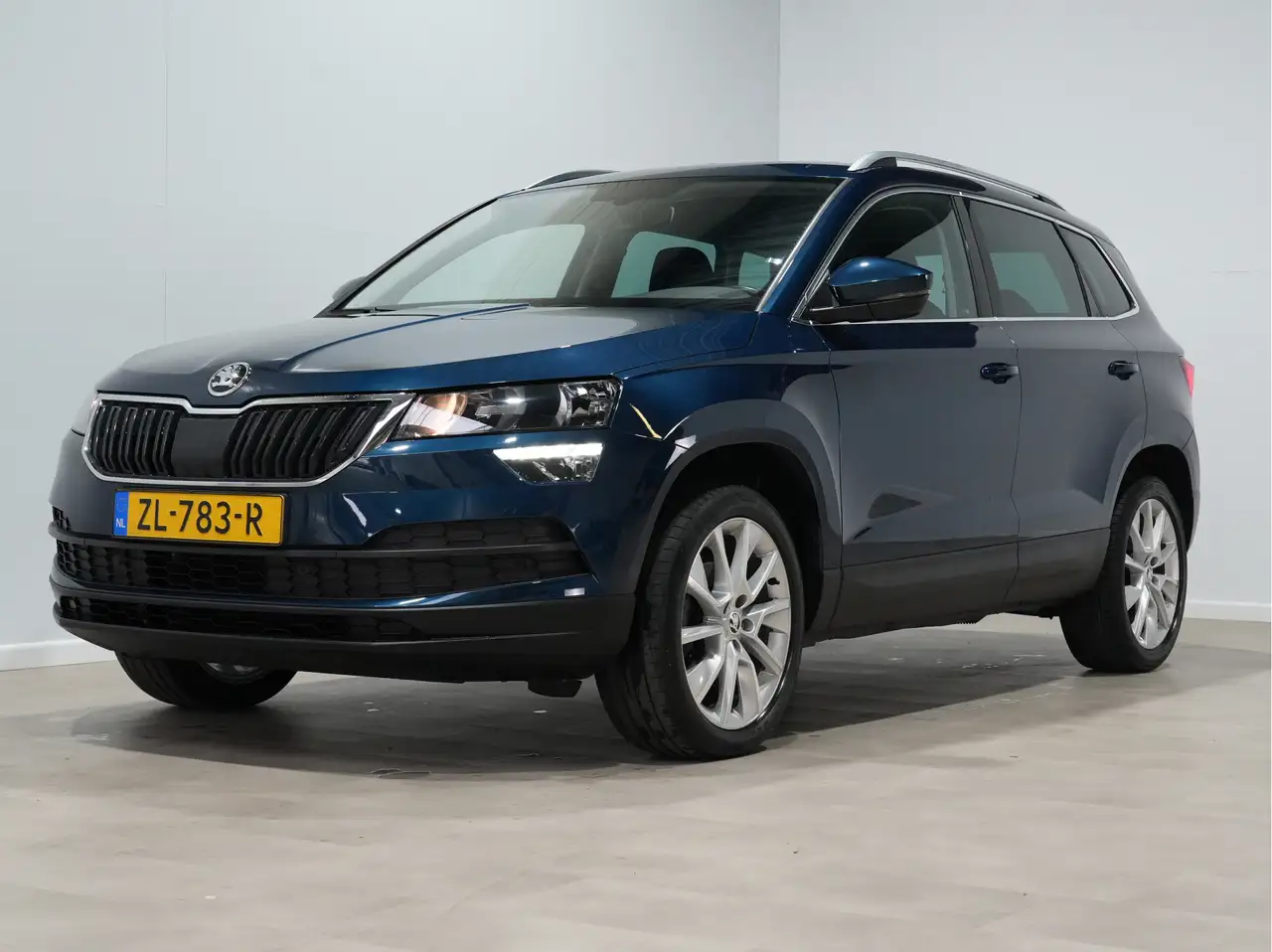 Skoda Karoq 1.0 TSI Ambition Business 20 — photo 1 of 28