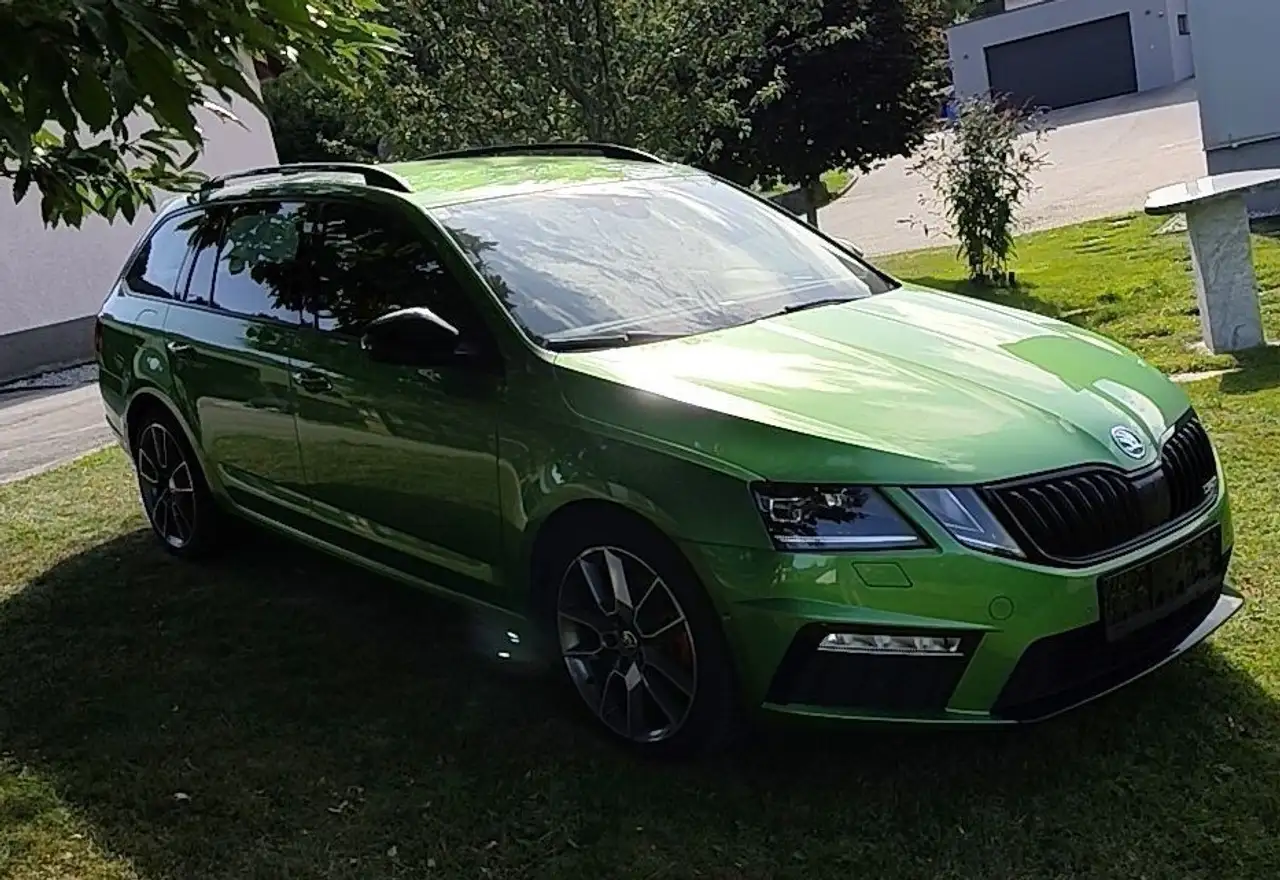 Skoda Octavia Combi 2.0 TDI 4x4 DSG RS — photo 1 of 10