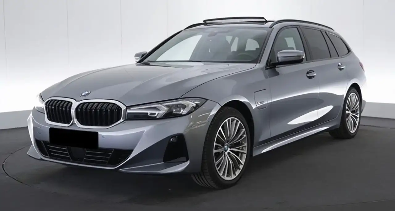 BMW 330 TOURING G21 330e xDrive • Harman Kardon Caméra GPS LED — photo 1 of 16