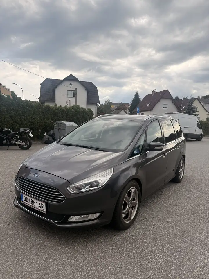 Ford Galaxy 2,0 TDCi Titanium Start/Stop Powershift — photo 1 of 8