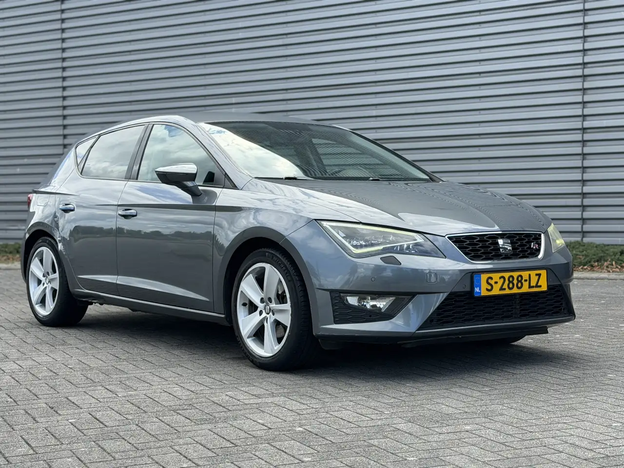 SEAT Leon 1.4 TSI FR Bns. — photo 1 of 19