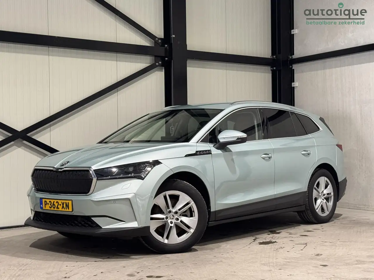 Skoda Enyaq iV 80 | navi | leder | led | — photo 1 of 31