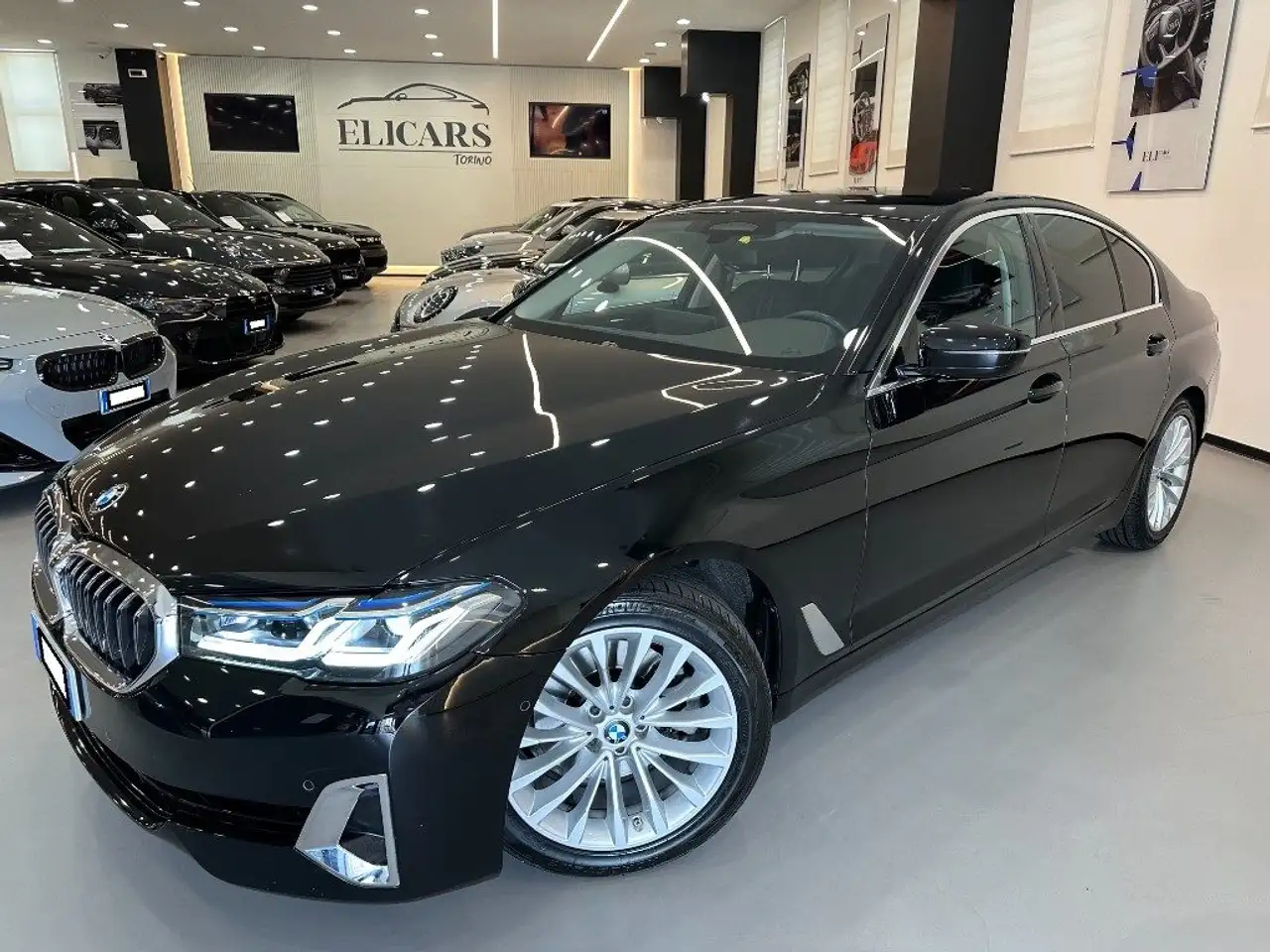 BMW 520 d 48V Luxury — photo 1 of 15