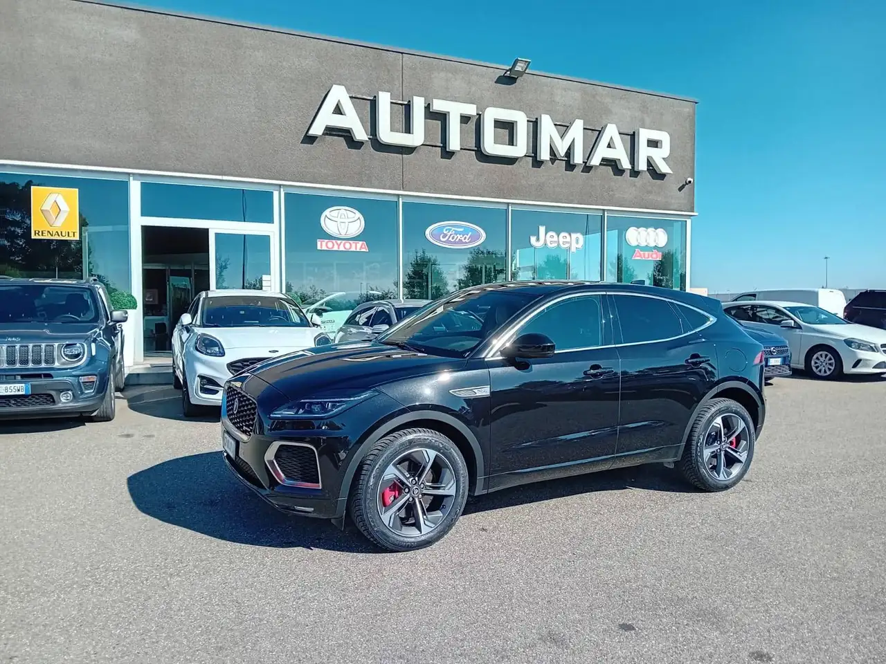 Jaguar E-Pace 1.5 i3 phev R-Dynamic HSE awd 309cv auto — photo 1 of 14