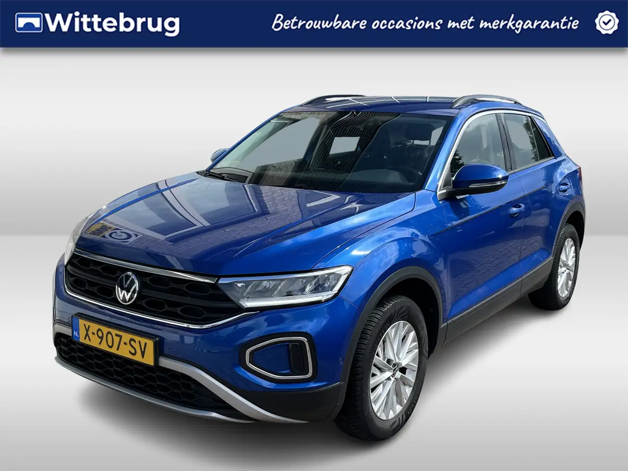 Volkswagen T-Roc 1.5 TSI Life / AUTOMAAT/ PARKEER SENSOREN V+A/ APP — photo 1 of 15