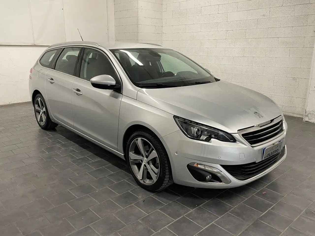 Peugeot 308 1.2 Turbo 130cv SW Allure-UNIPRO-ALCANTARA — photo 1 of 15