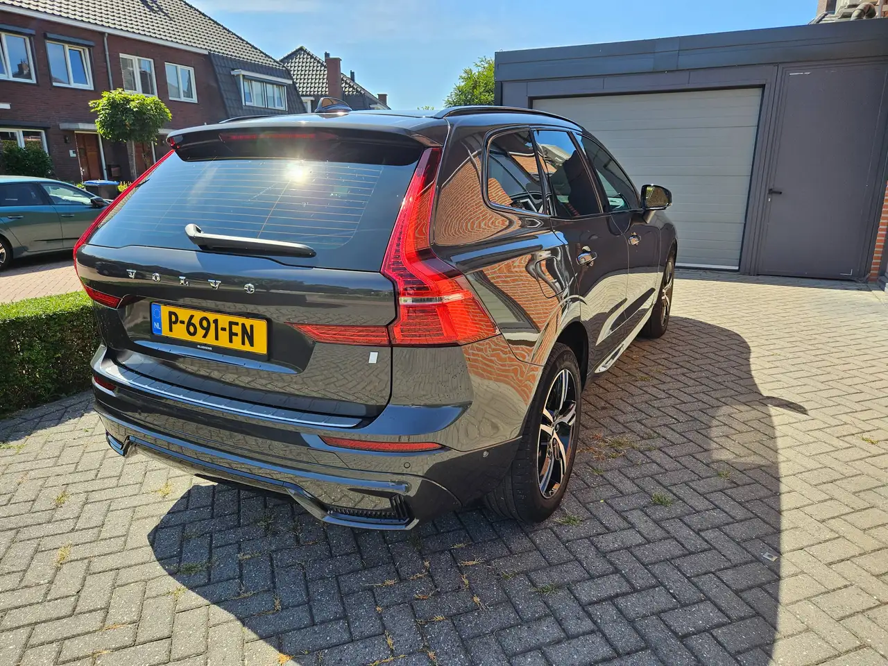 Volvo XC60 XC60 2.0 B5 R-Design — photo 1 of 20
