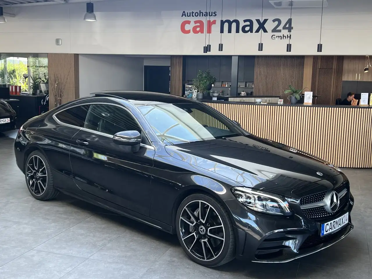 Mercedes-Benz C 300 C 300d 4Mat AMG-Line Panorama DAB StHz — photo 1 of 34